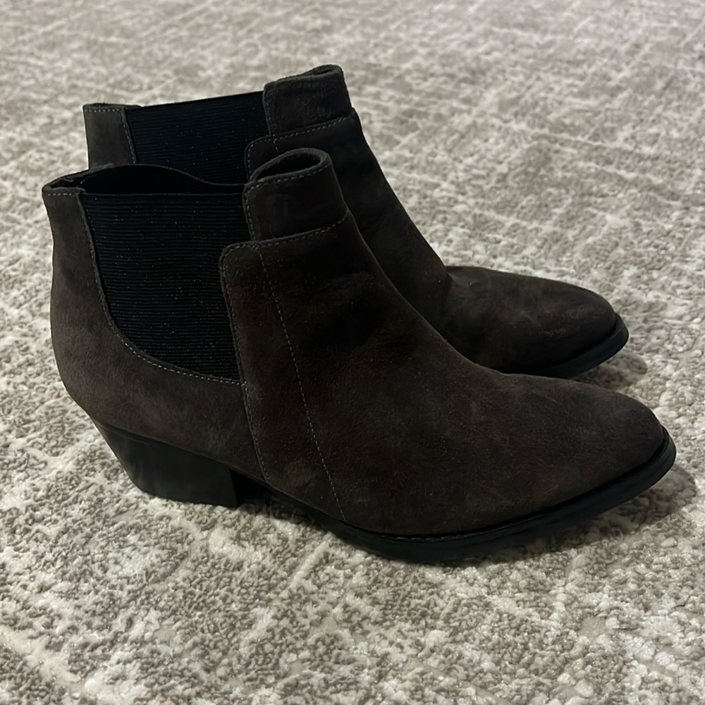Jildor Ruella Mouse Suede womens boot size 7